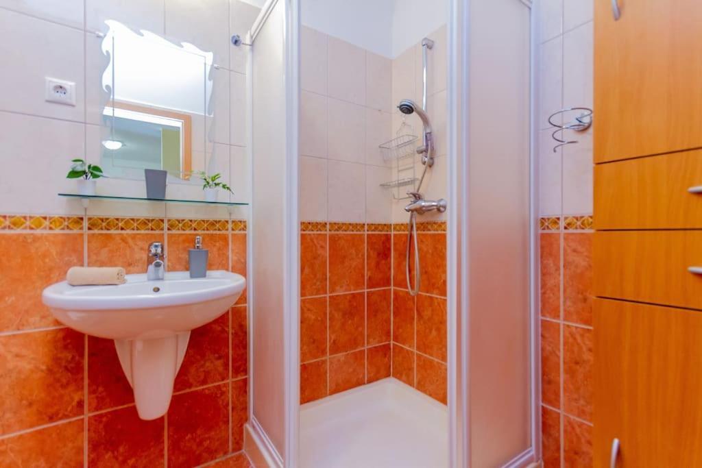 Akvarell House Ac/free Parking Apartment *