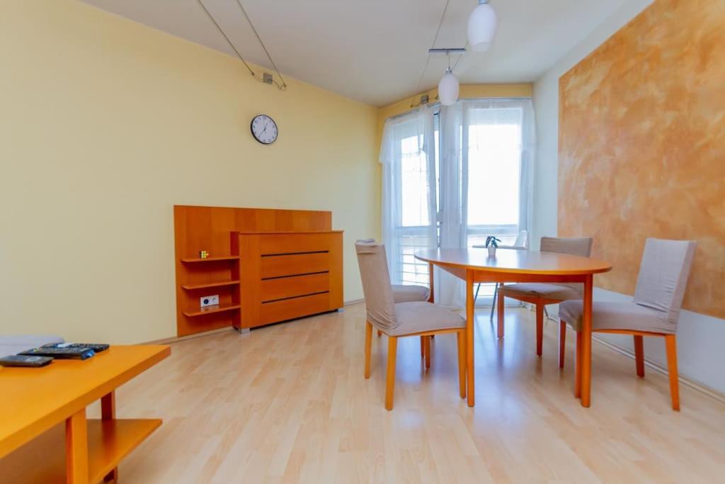 Akvarell House Ac/free Parking Apartment